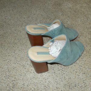 The Frye Company nice blue slip on shoe 7 1/2